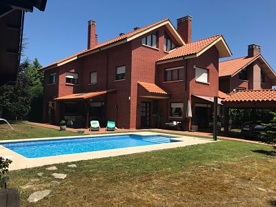 preciosa casa en urbanizacion la fresneda siero 