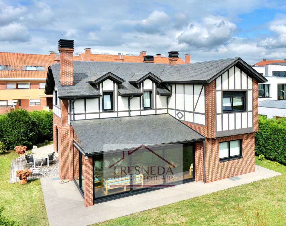 chalet en venta urbanización la fresneda