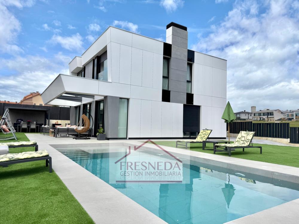 chalet luxury urbanizacion la fresneda