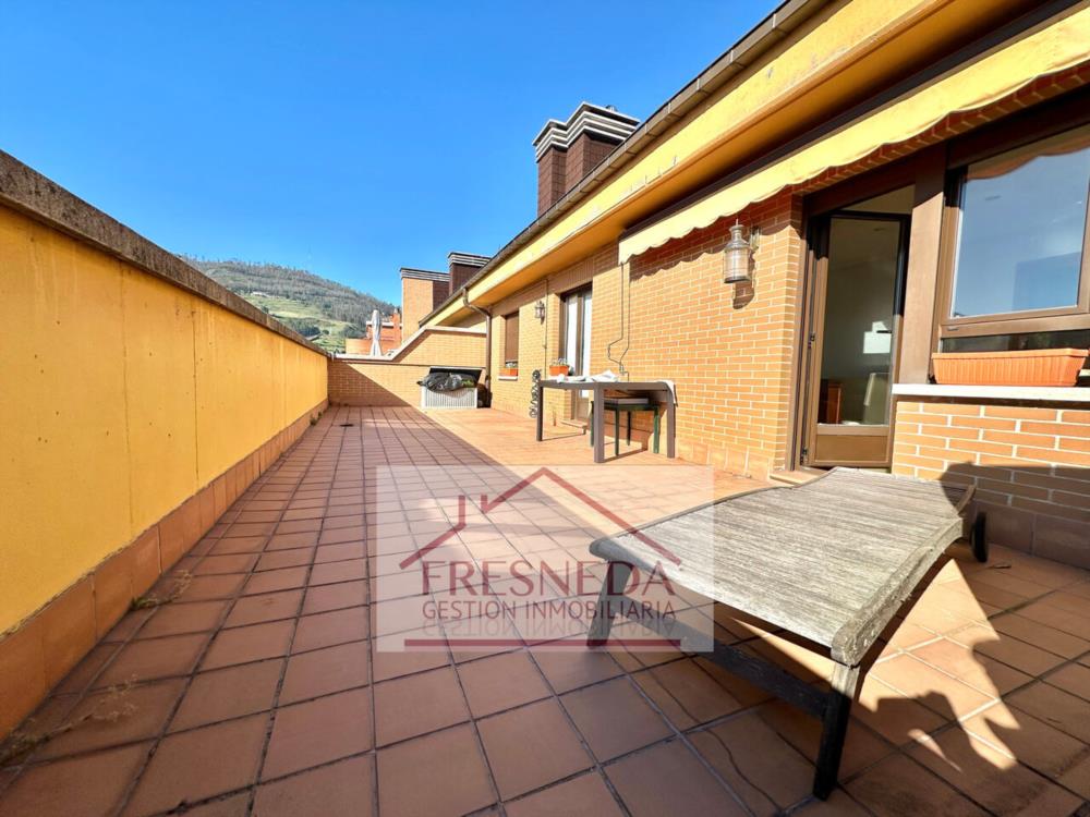 terraza de 40 m2 con vistas al naranco y al aramo