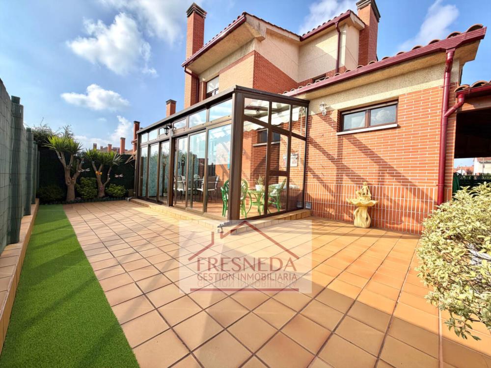 adosado de esquina en venta