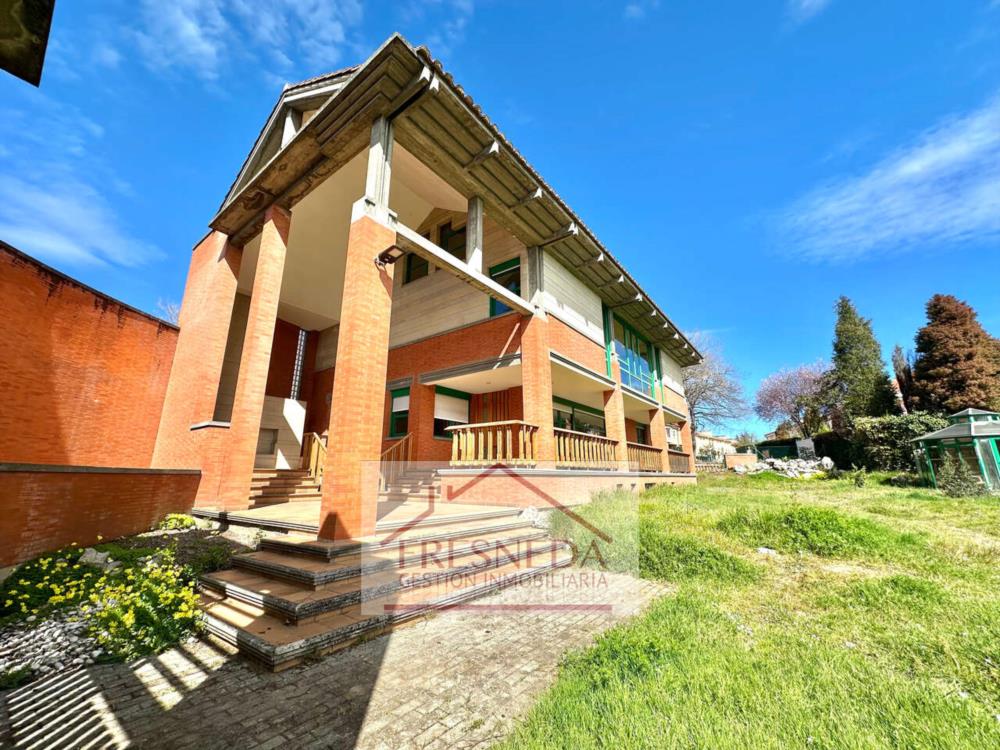 se vende chalet individual la fresneda 